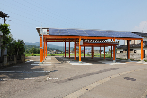 小矢部市新富町 屋根付き駐車場